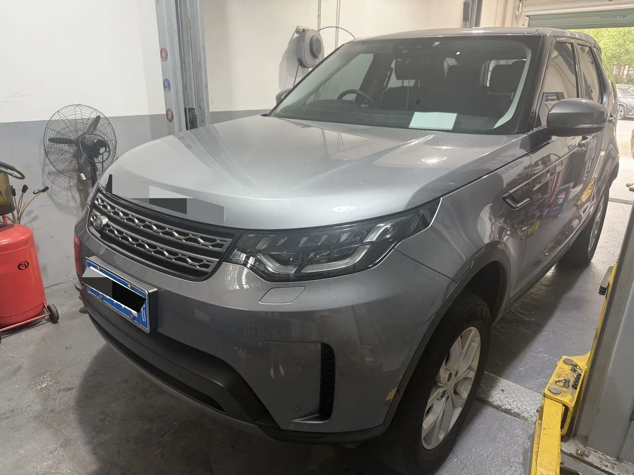 Land Rover Discovery (Imported) 2020 Discovery 53.0 T V6 SE Automatic Gear - View 1