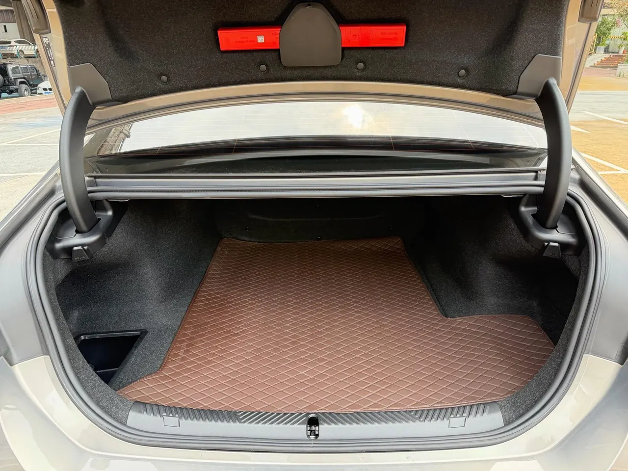 BMW 2024 i5 eDrive 35L M sports suit automatic gear 7