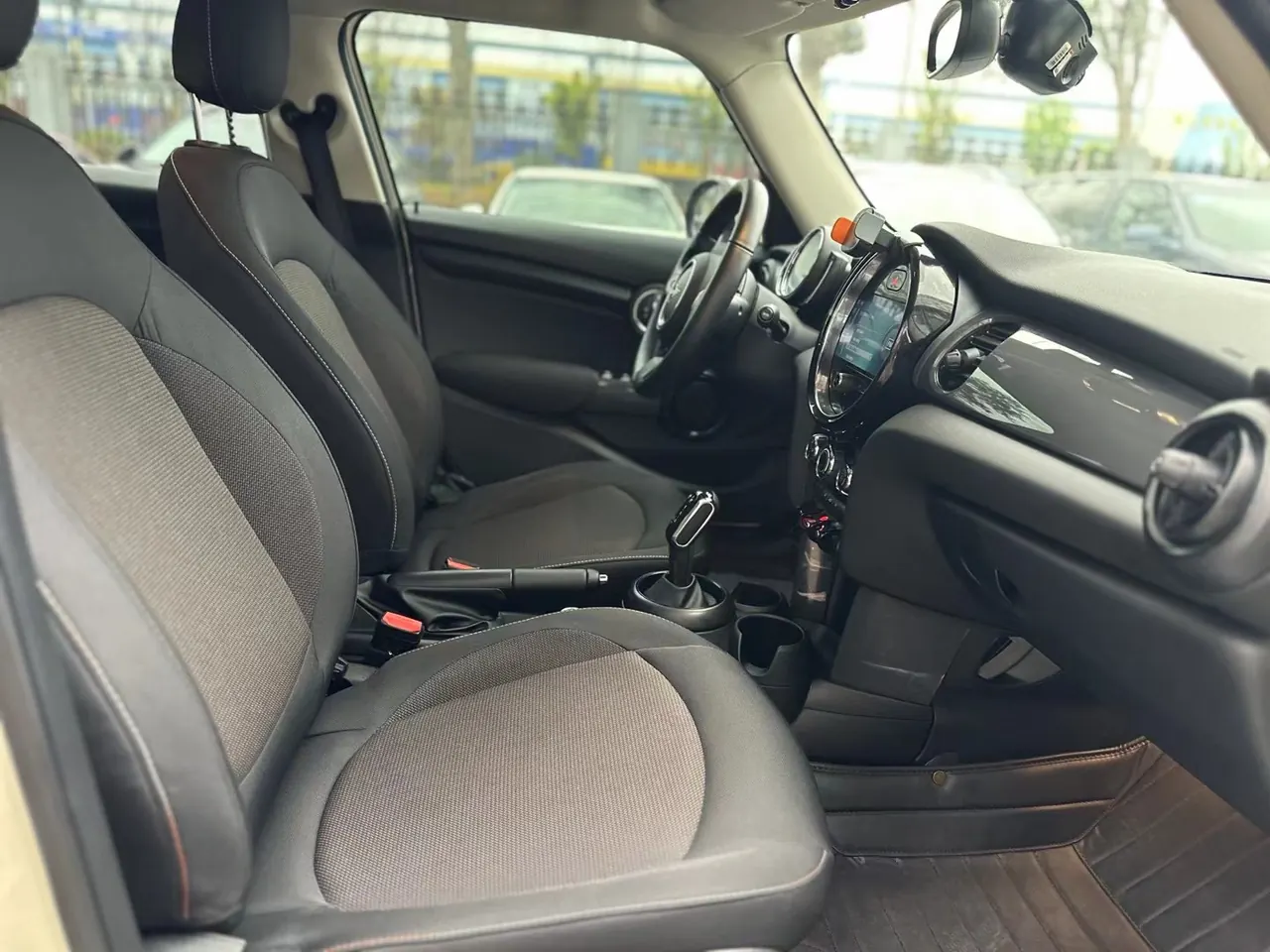 MINI Mini 5-Door (imported) 2022 Mini One PLUS 1.5T (modified) automatic gear 3