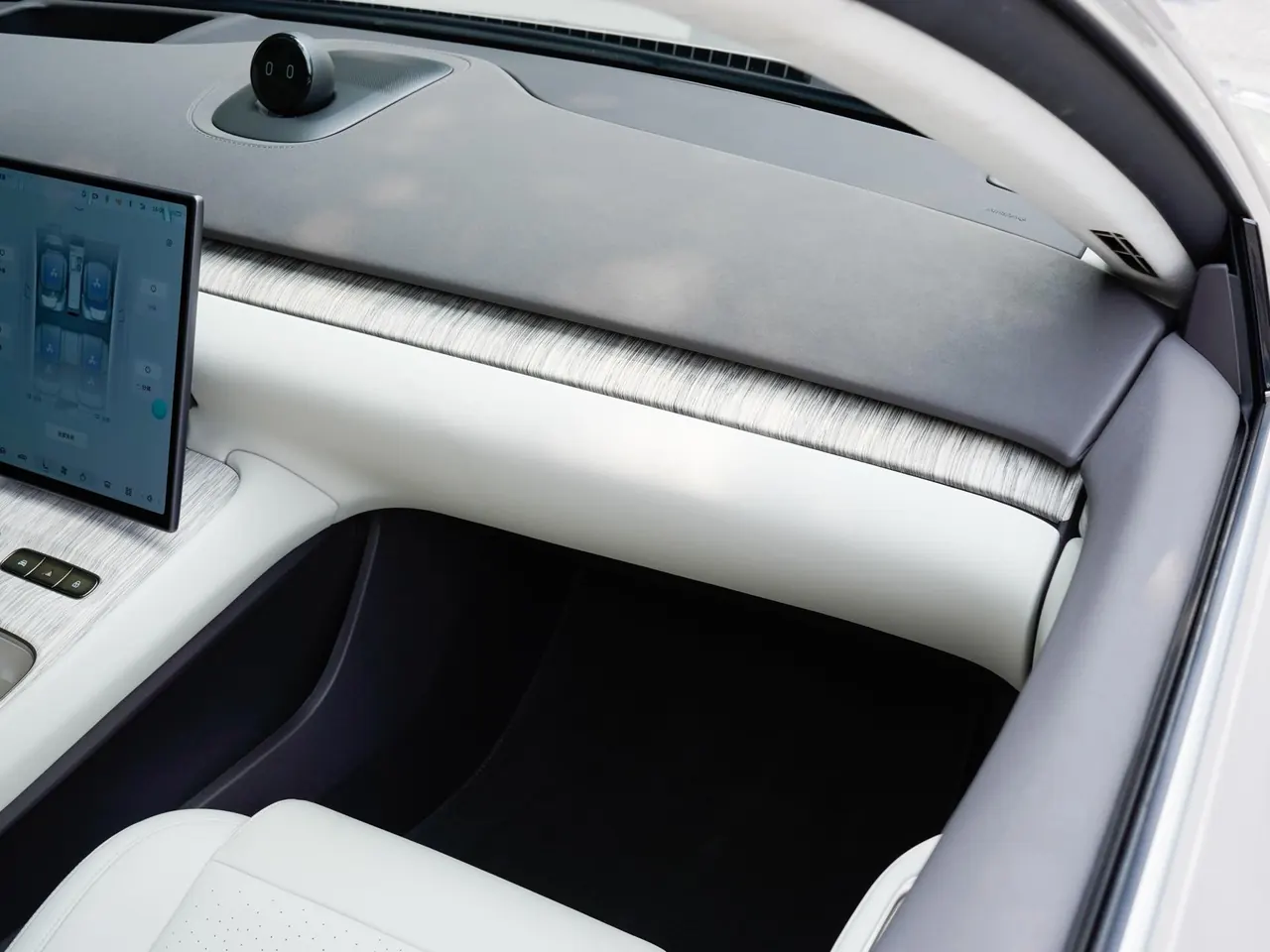 NIO 2024 ET7 75kWh Executive Edition Automatic Gear 15