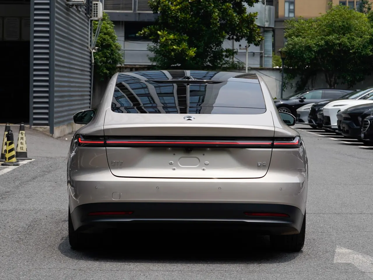 NIO 2024 ET7 75kWh Executive Edition Automatic Gear 5