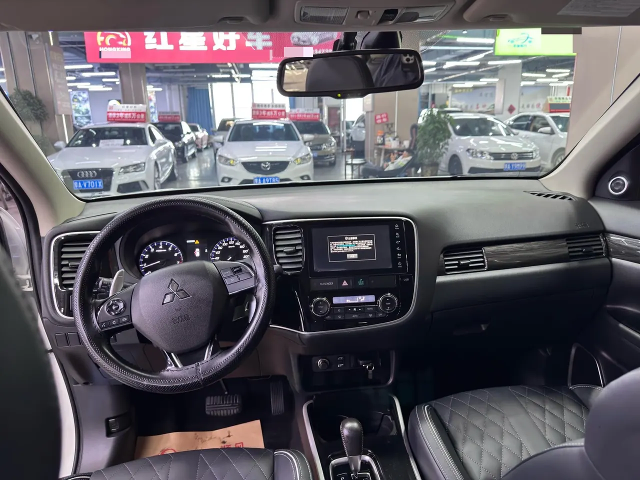Mitsubishi 2020 Outlander 2.4 stepless four-wheel drive to enjoy the version of the 5-seat automatic gear 6