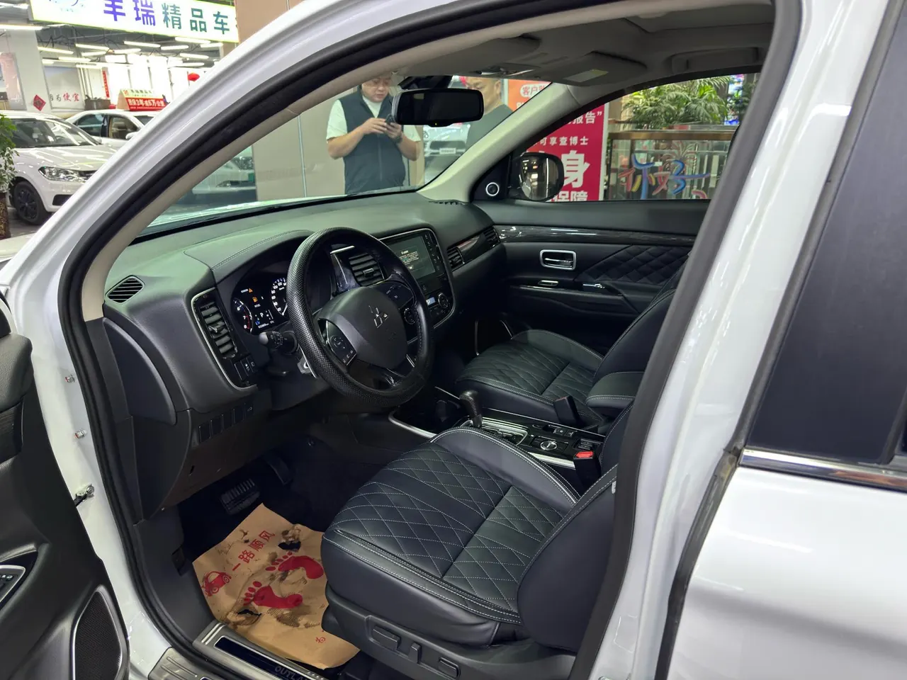 Mitsubishi 2020 Outlander 2.4 stepless four-wheel drive to enjoy the version of the 5-seat automatic gear 7