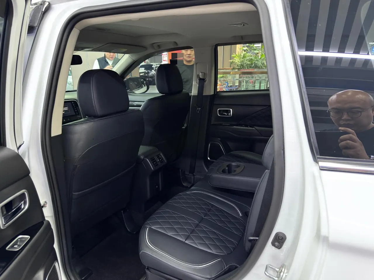 Mitsubishi 2020 Outlander 2.4 stepless four-wheel drive to enjoy the version of the 5-seat automatic gear 8