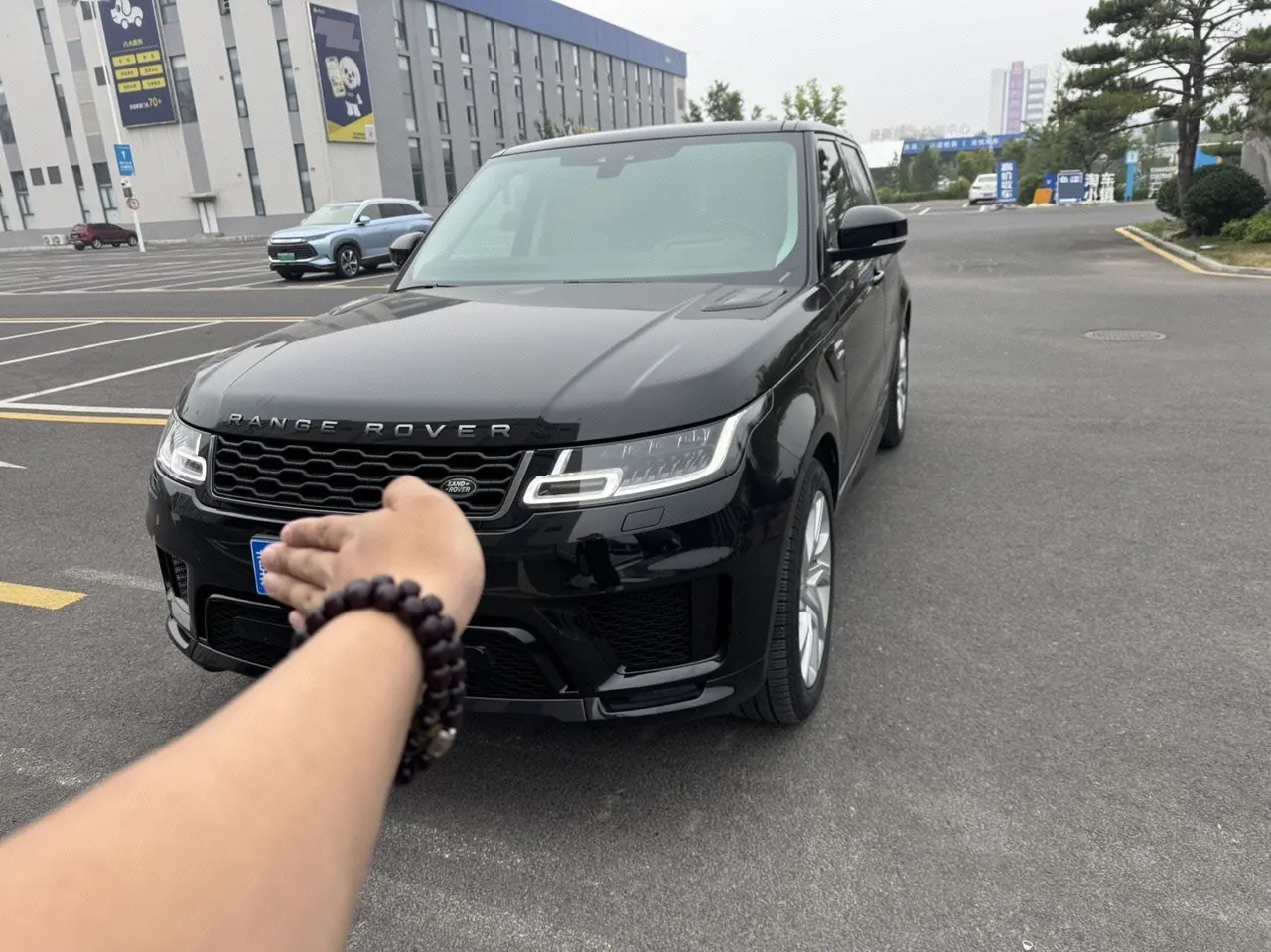 Открыть галерею: Land Rover Range Rover Sport (Imported) 2020 Range Rover Sport 48V 3.0T L6 HSE Dynamic Automatic