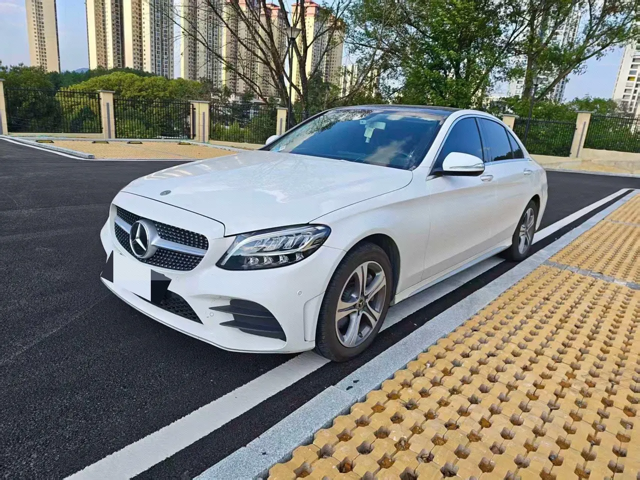 Открыть галерею: Mercedes Benz Class C 2020 C 260 L 48V 1.5T Sports Edition Automatic Gear