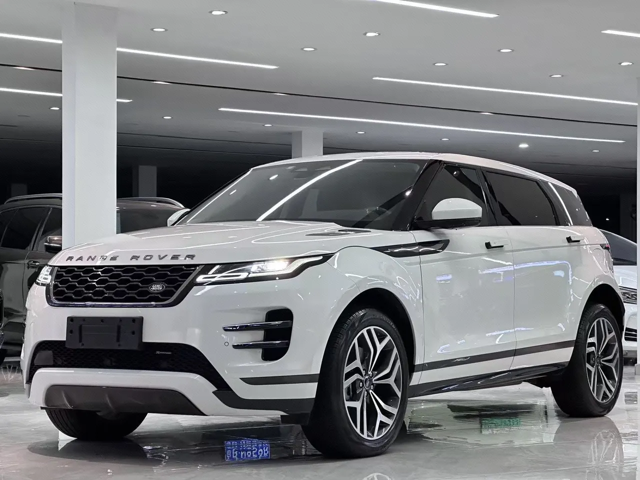 Land Rover Range Rover Aurora New Energy 2022 Range Rover Aurora L PHEV 1.5T P300e Performance Edition Automatic Gear - View 1