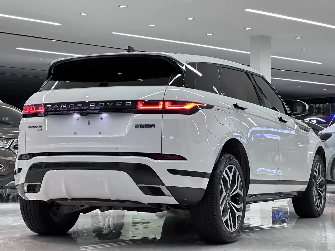 Land Rover Range Rover Aurora New Energy 2022 Range Rover Aurora L PHEV 1.5T P300e Performance Edition Automatic Gear 7