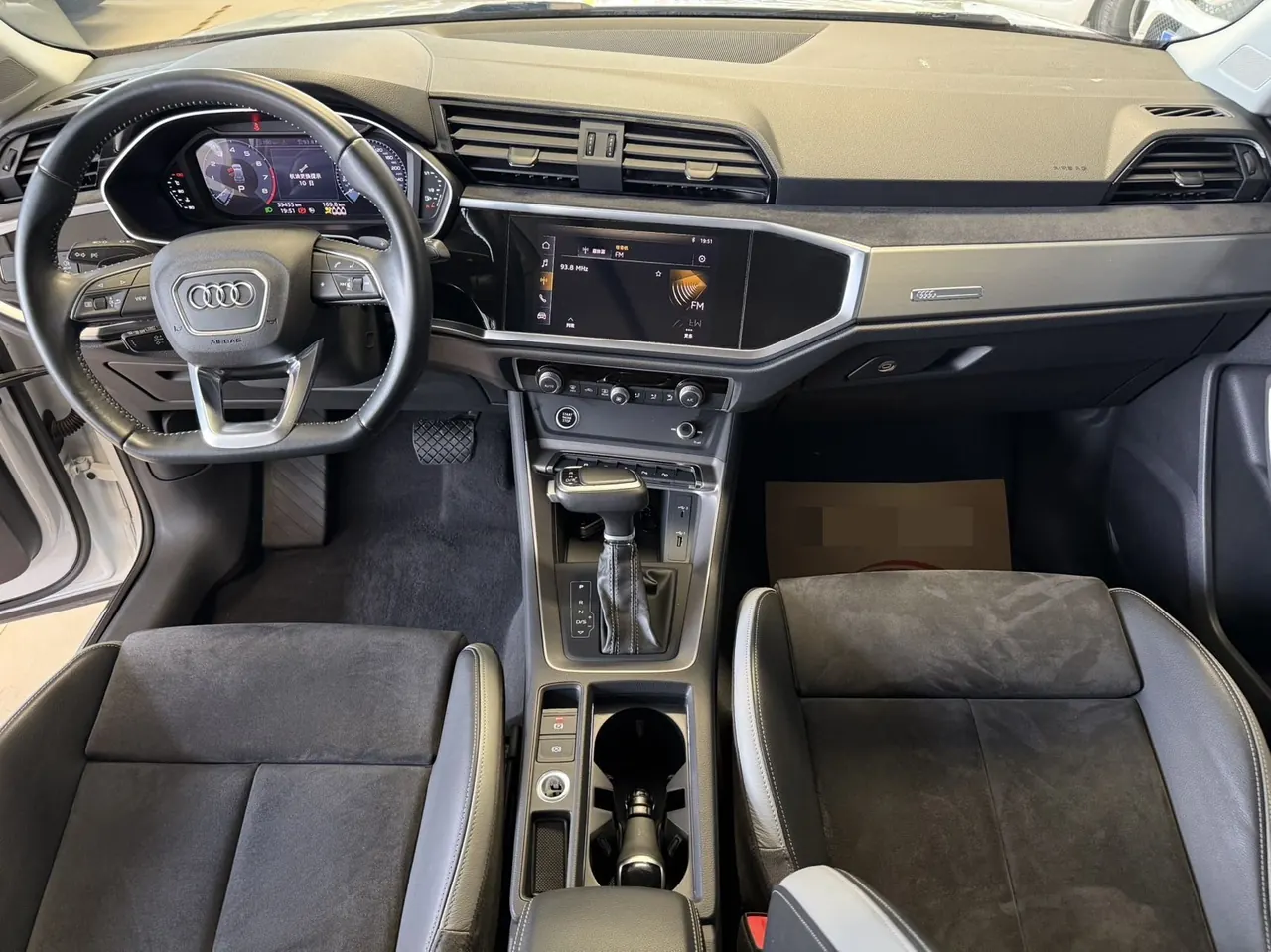 Audi 2020 Q3 1.4TFSI 35TFSI Enterprising and Elegant Automatic Gear 6
