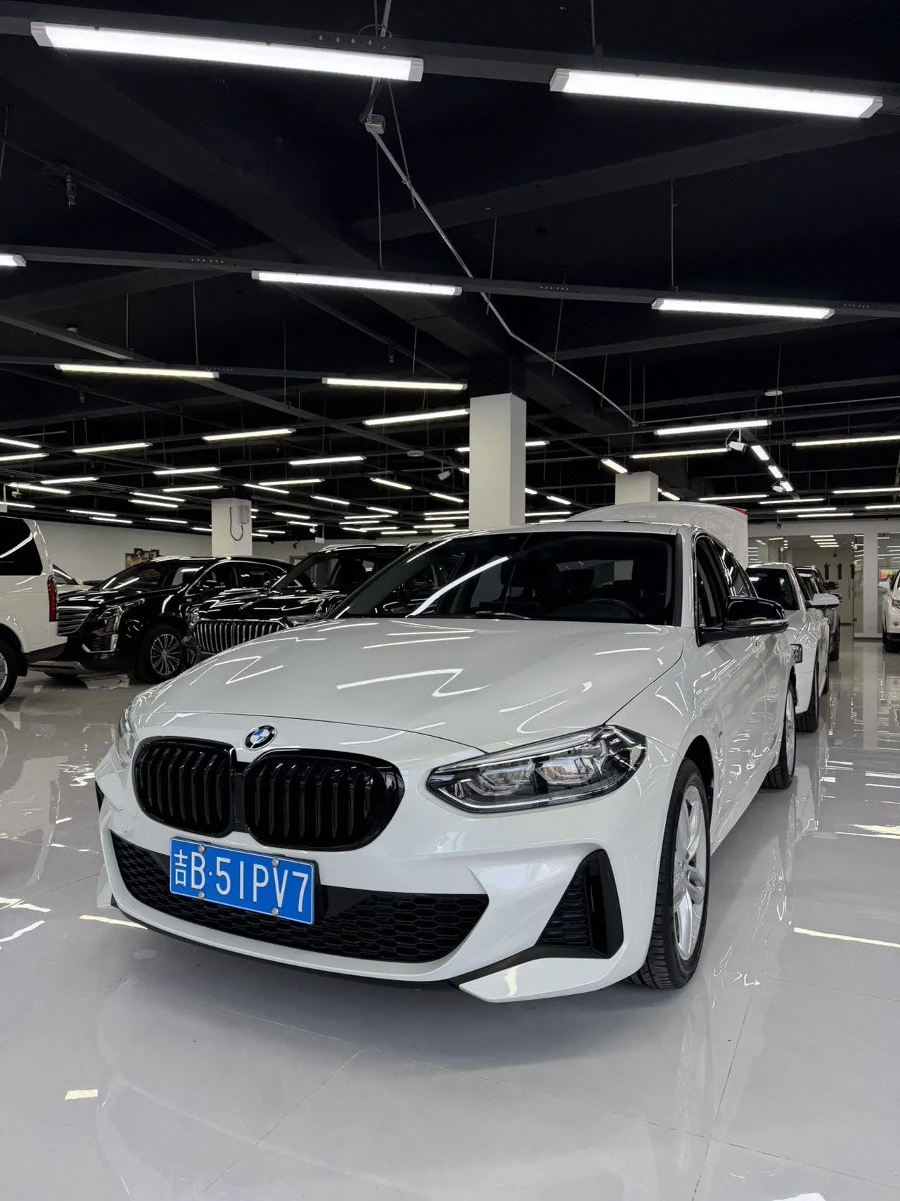 打开图片灯箱:BMW 1 Series 2021 120i 1.5T M Sport Night Edition (facelift) Automatic