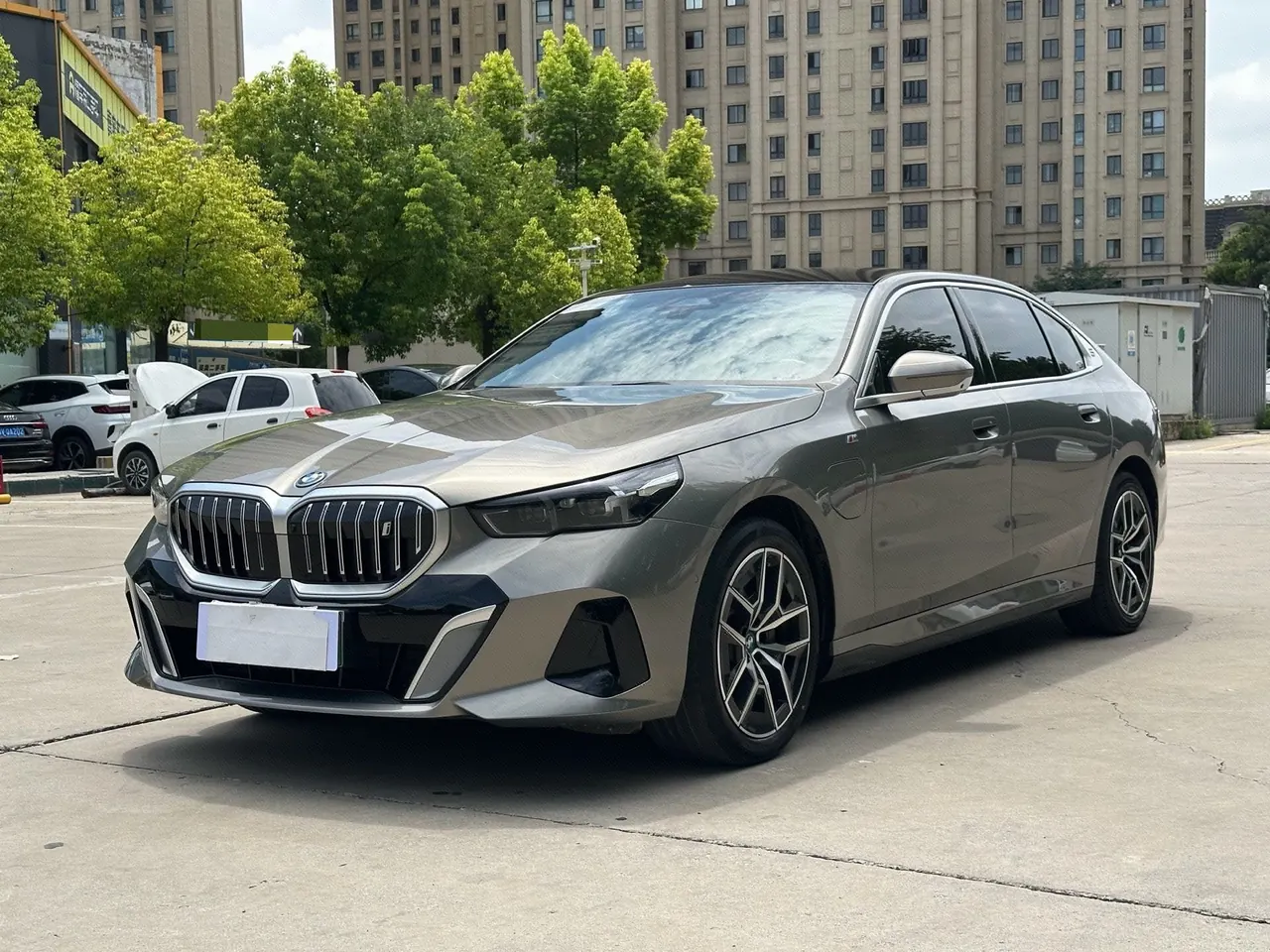 BMW 2024 i5 eDrive 35L Exclusive M Sports Suit Automatic Gear - View 1