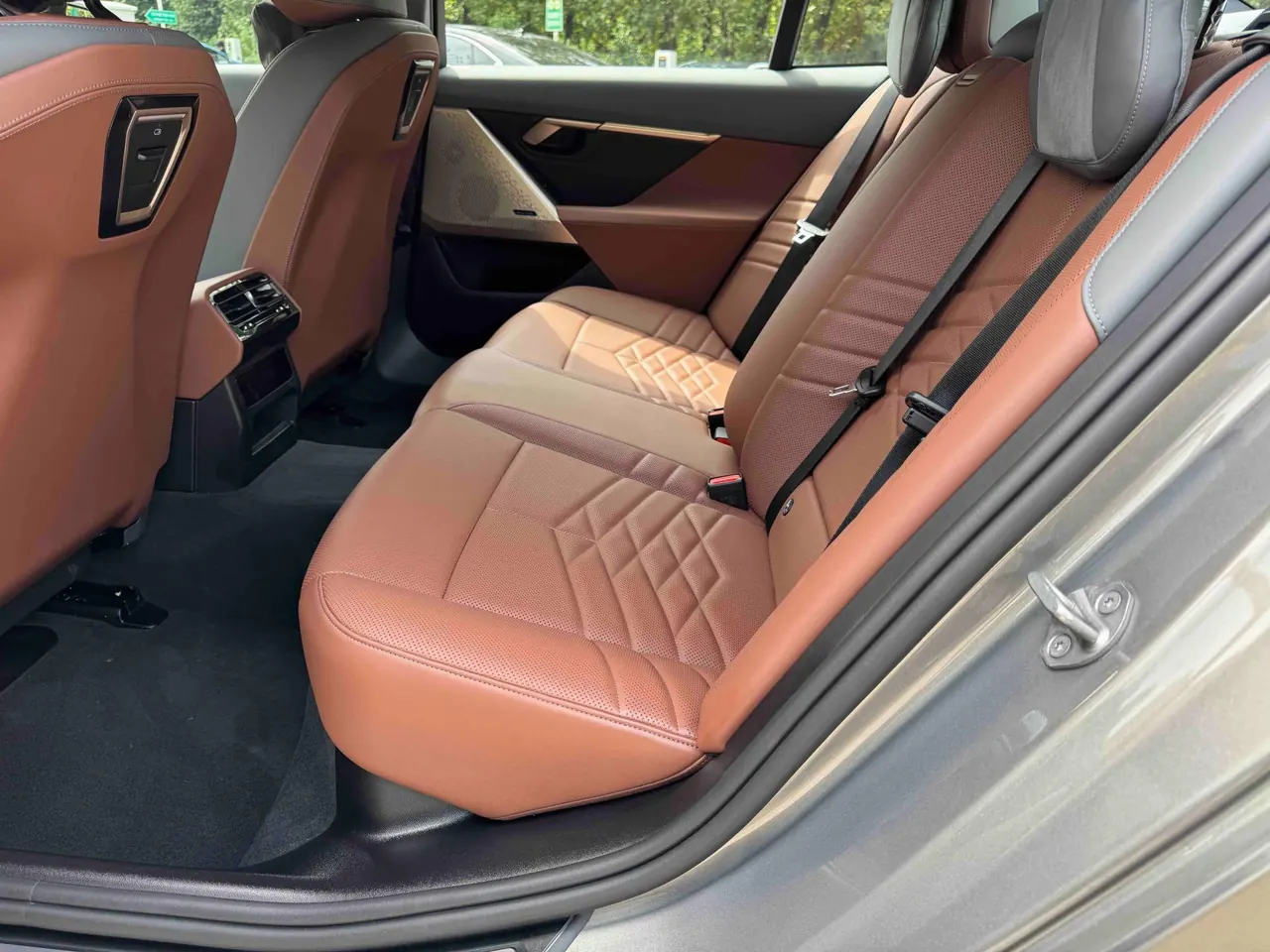 BMW 2024 i5 eDrive 35L Exclusive M Sports Suit Automatic Gear 4