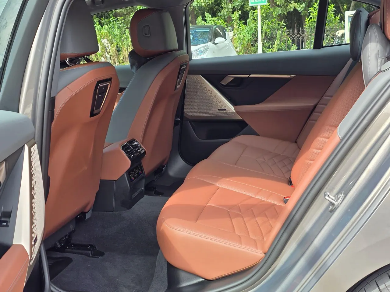 BMW 2024 i5 eDrive 35L Exclusive M Sports Suit Automatic Gear 8