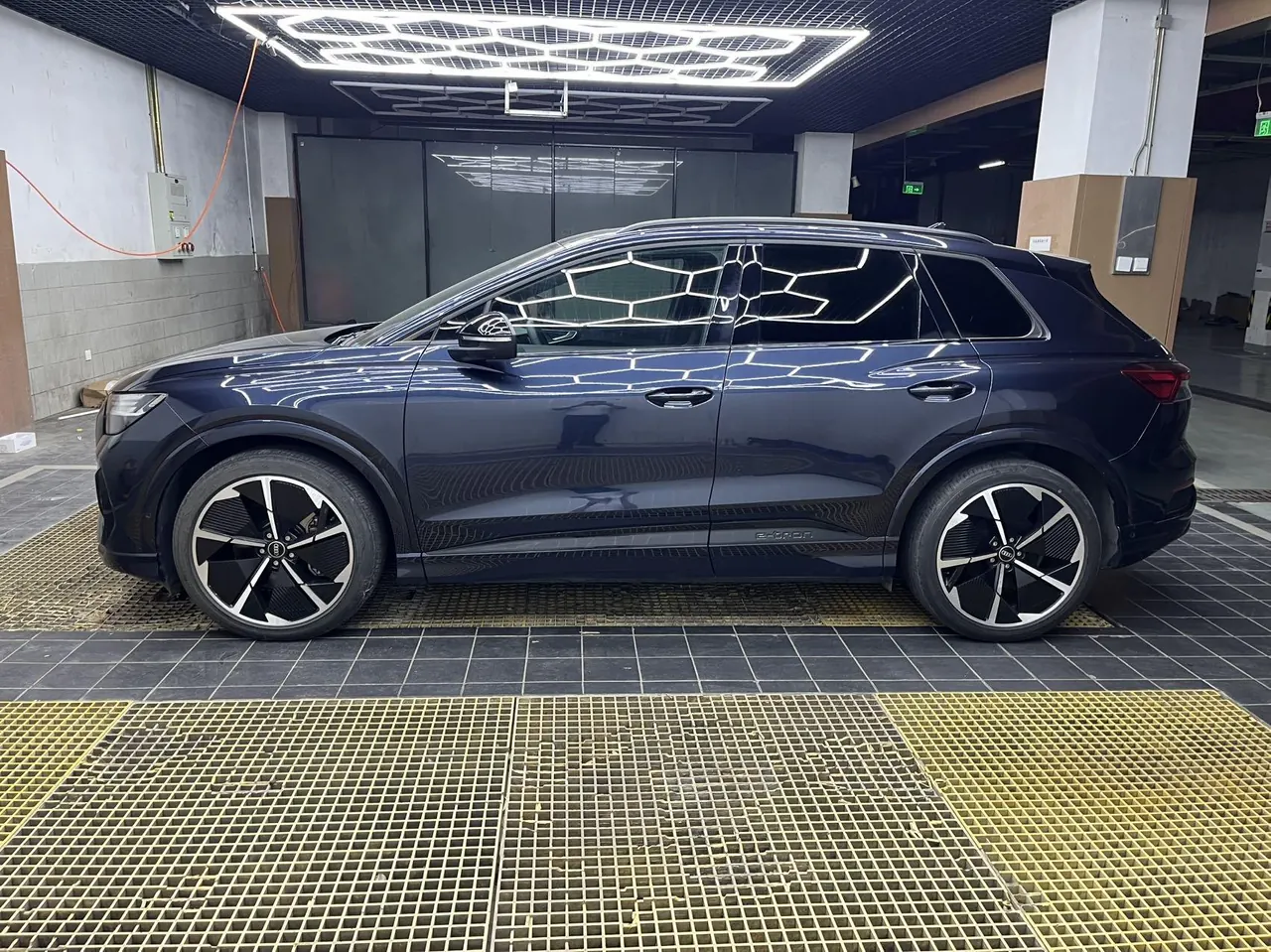 Audi 2024 Q4 e-tron 50 Quattro Creative Night Edition Automatic Gear 2