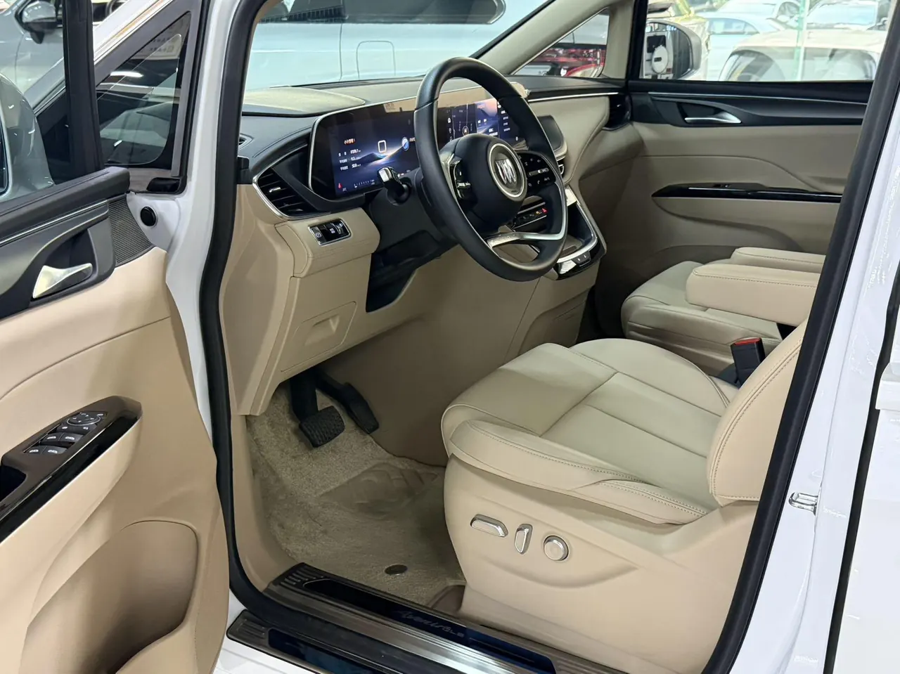 Buick 2025 GL8 Land Business Class 2.0T First Edition Automatic Gear 3