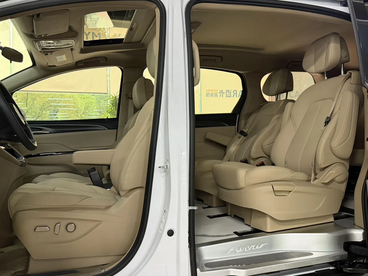 Buick 2025 GL8 Land Business Class 2.0T First Edition Automatic Gear 4