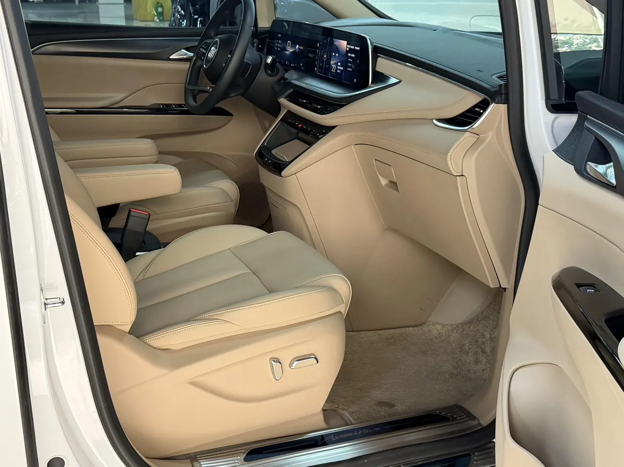 Buick 2025 GL8 Land Business Class 2.0T First Edition Automatic Gear 6