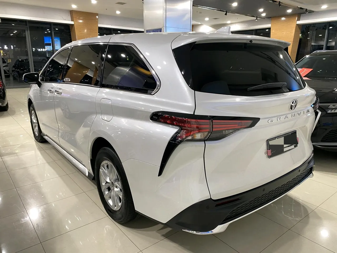 Toyota 2023 Grevia HYBRID 2.5 Stepless Comfort Edition Automatic Transmission 3
