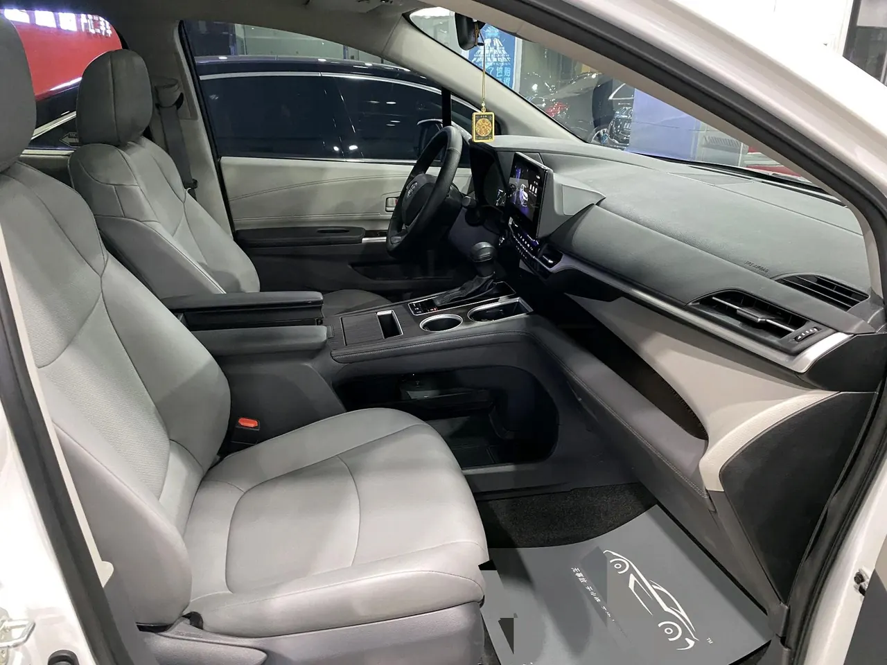 Toyota 2023 Grevia HYBRID 2.5 Stepless Comfort Edition Automatic Transmission 7