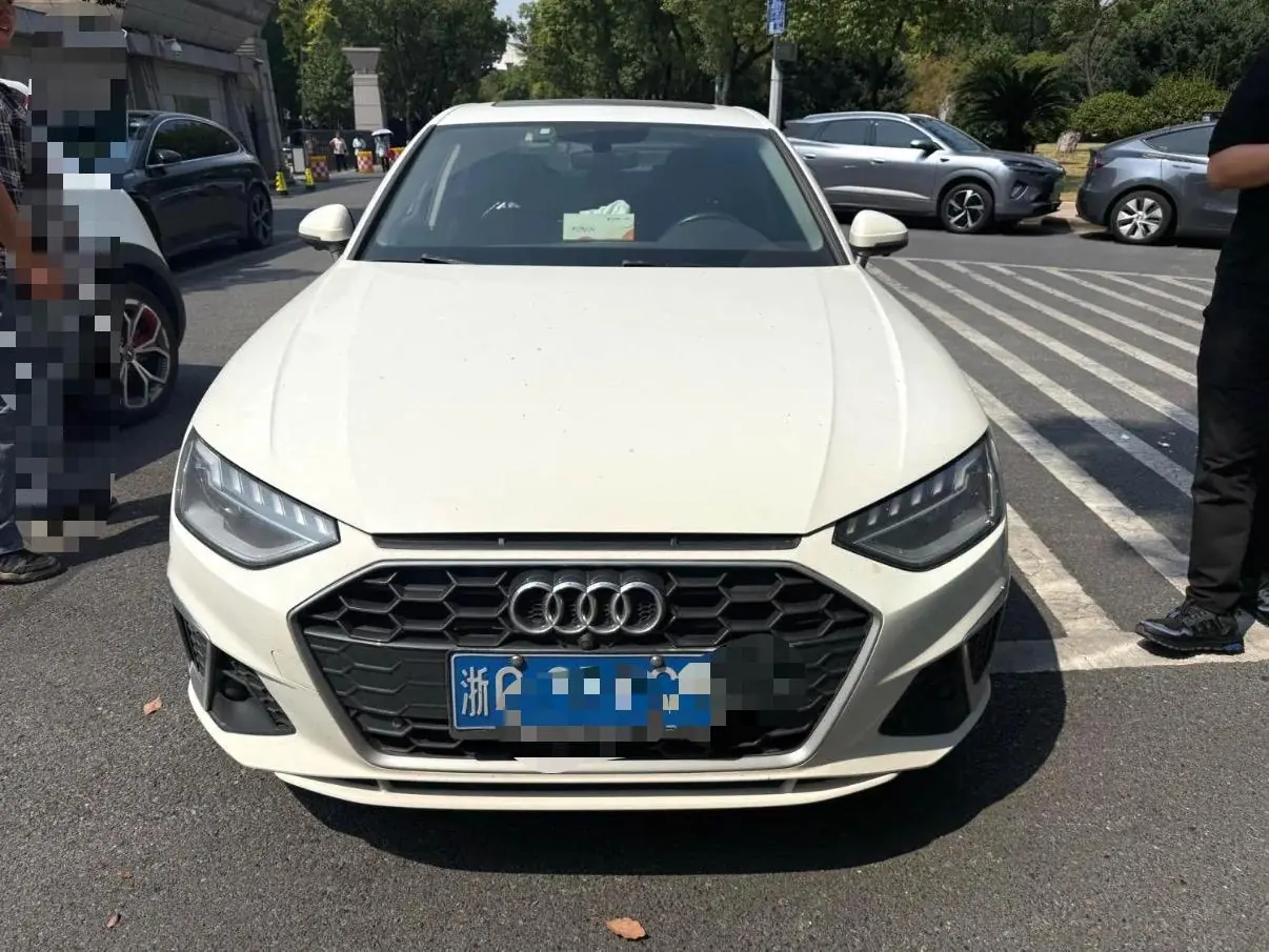 Audi 2020 A4L 2.0TFSI 40TFSI Fashion Dynamic Automatic 2