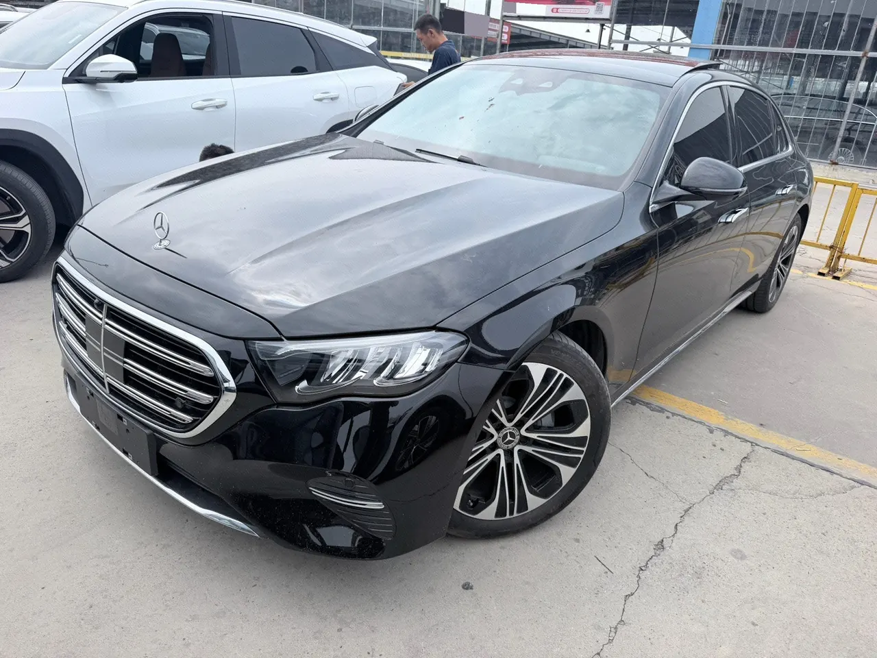 Открыть галерею: Mercedes Benz E-Class 2026 model E 300 L 48V 2.0T Luxury Edition Automatic