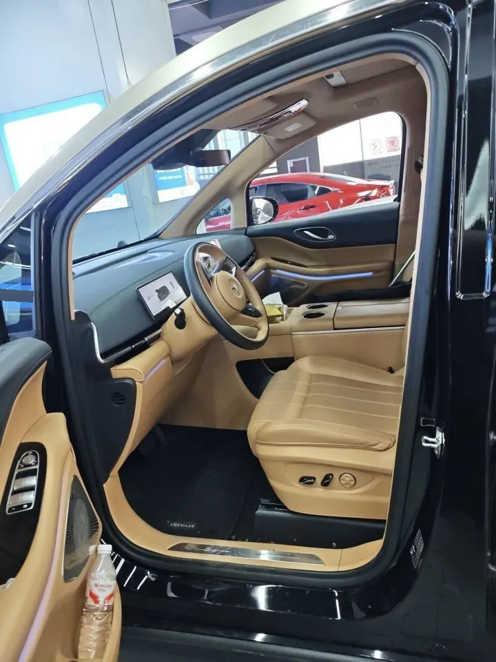 打开图片灯箱:Voyah 2025 dreamers four-wheel drive flagship dry Kun version of automatic gear