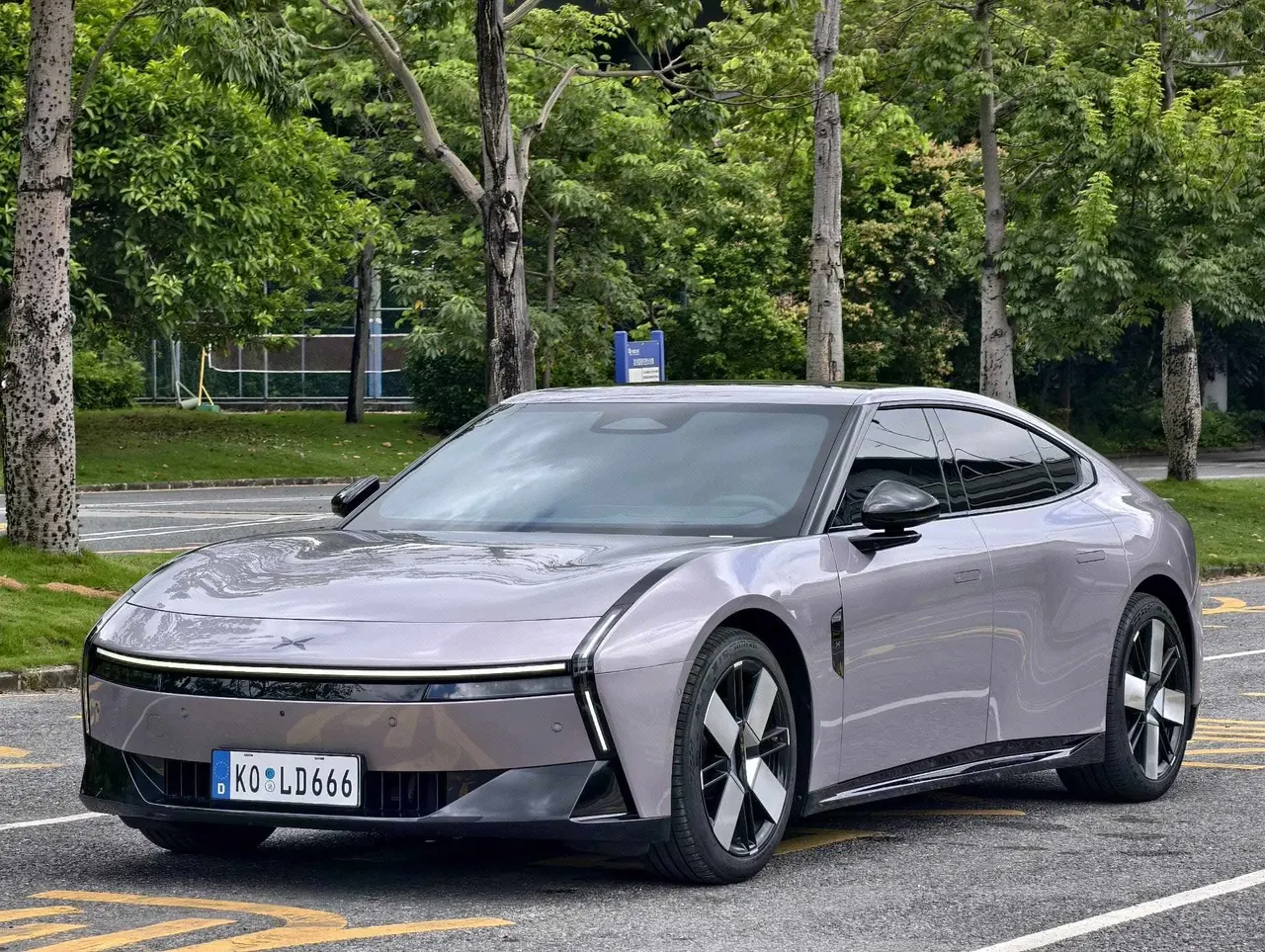 Открыть галерею: Xpeng 2025 P 7 702km long endurance automatic gear