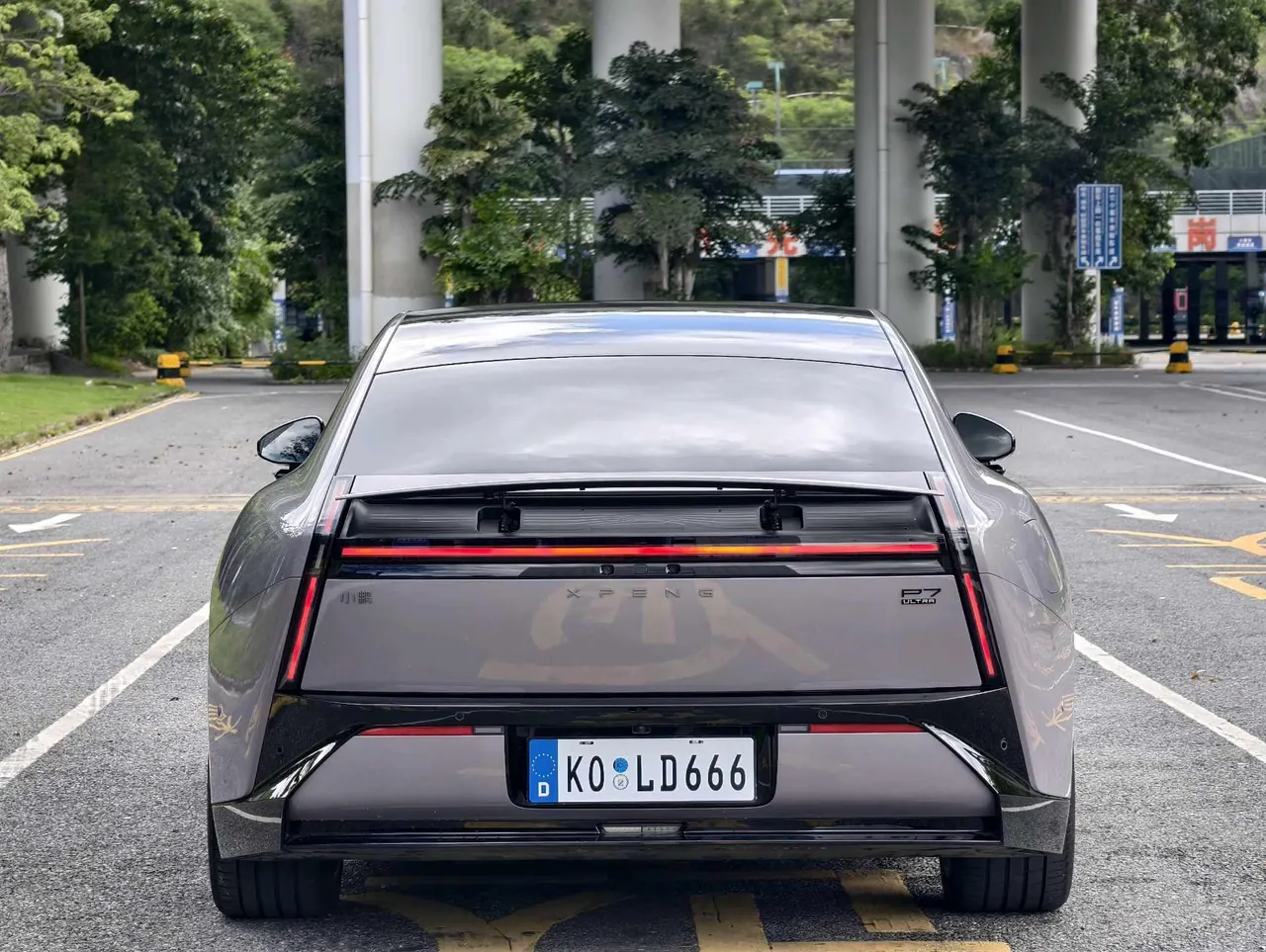Xpeng 2025 P 7 702km long endurance automatic gear 8