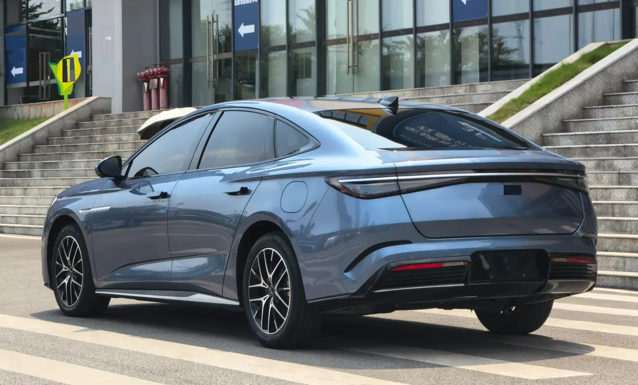 BYD 2023 Seal DM-i 1.5T Stepless 121km Flagship Automatic Gear 5