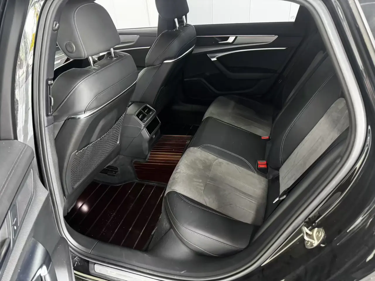 Audi 2020 A6L e-tron 2.0TFSI 55TFSI e Quattro automatic 3