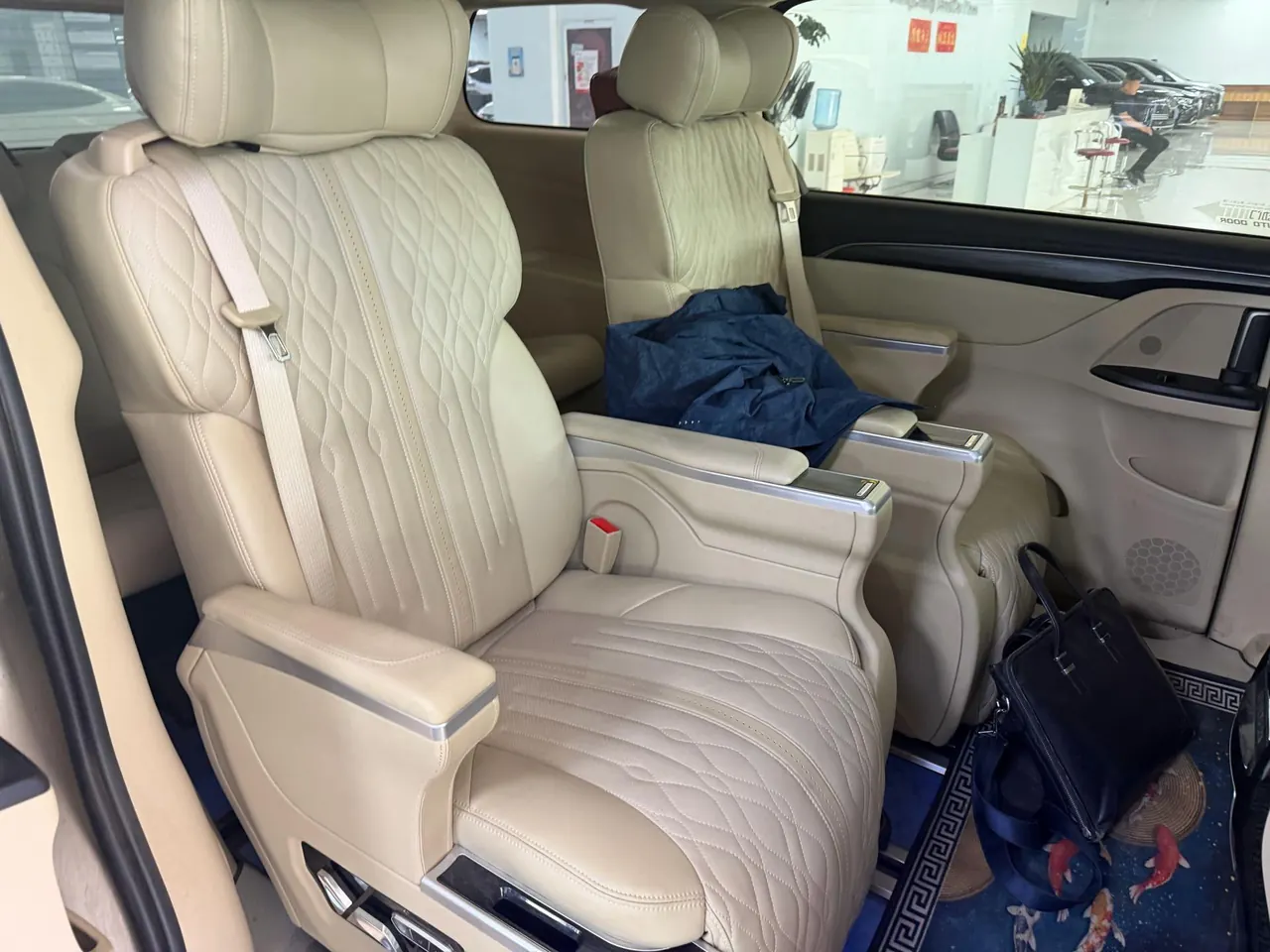 Buick 2022 GL8 ES Lu Zun 2.0T 653T Comfortable Automatic Gear 4