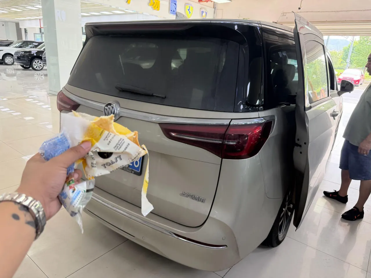 Buick 2022 GL8 ES Lu Zun 2.0T 653T Comfortable Automatic Gear 7