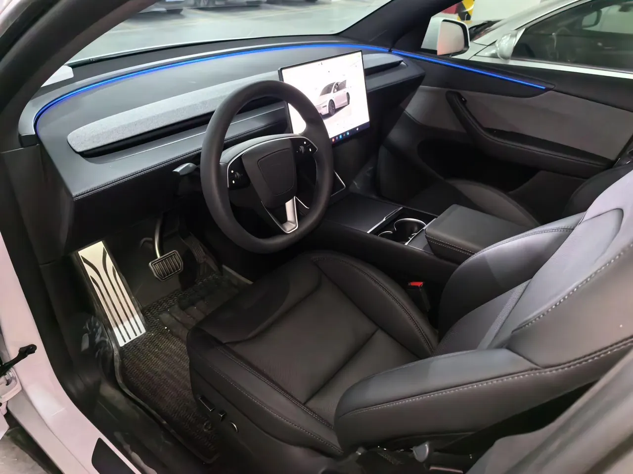 Tesla 2026 Model Y Rear-Wheel-Drive Automatic 3