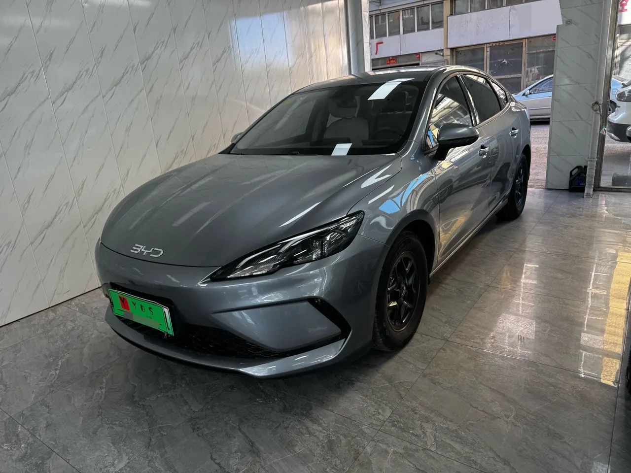 打开图片灯箱:BYD 2025 seals 05 DM-i 1.5 stepless smart driving version 55KM luxury automatic gear