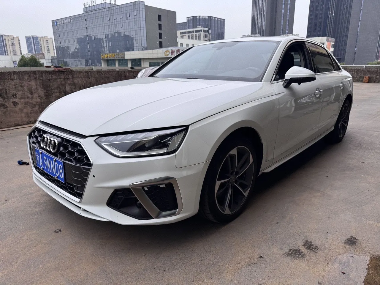 Открыть галерею: Audi 2020 A4L 2.0TFSI 40TFSI Fashion Dynamic Automatic