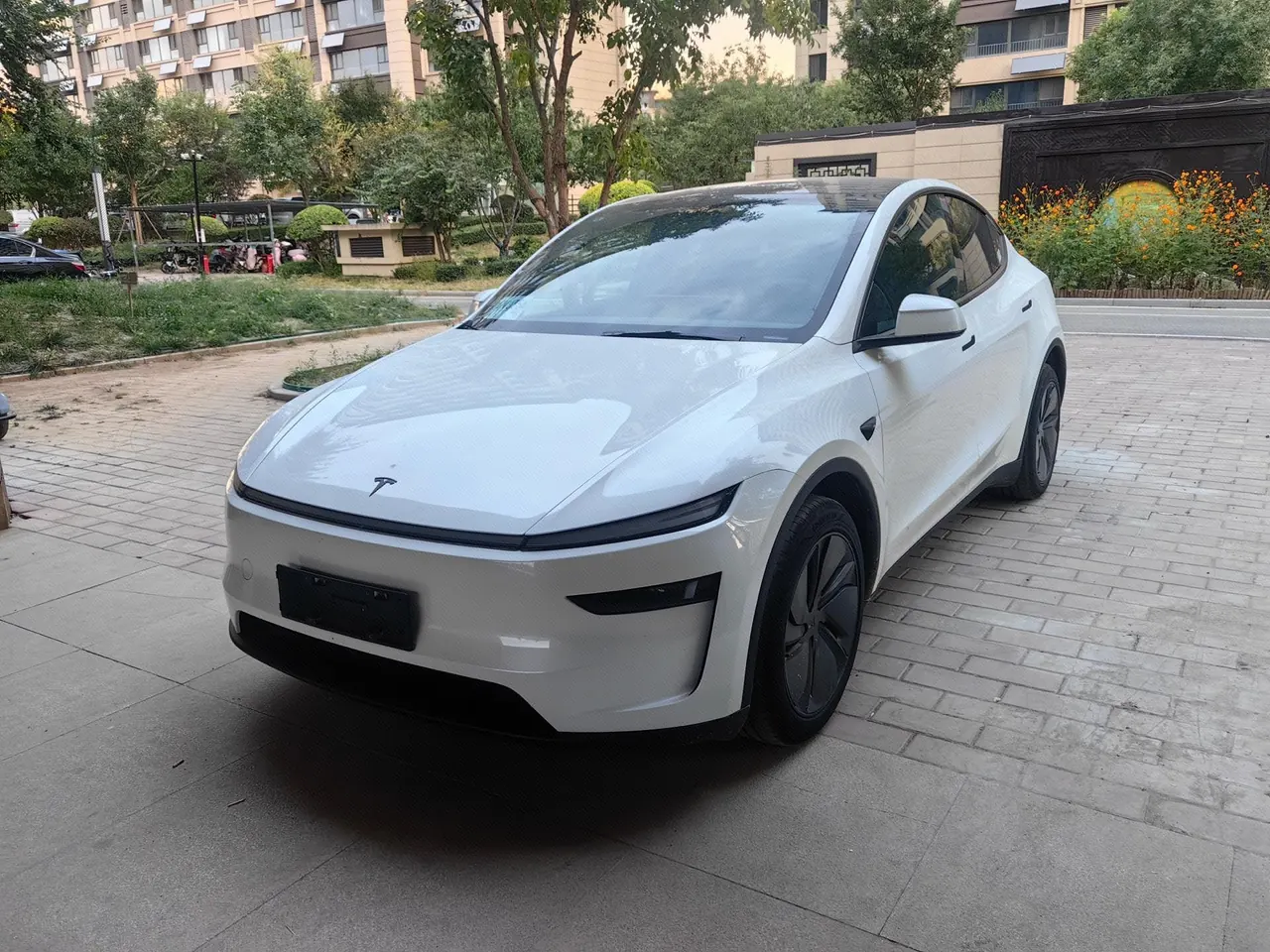 Открыть галерею: Tesla 2026 Model Y Rear-Wheel-Drive Automatic