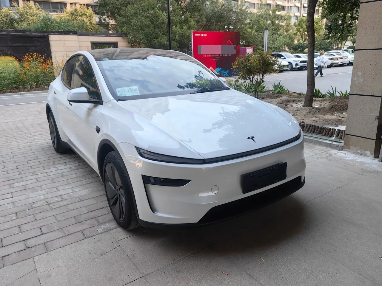Tesla 2026 Model Y Rear-Wheel-Drive Automatic 2