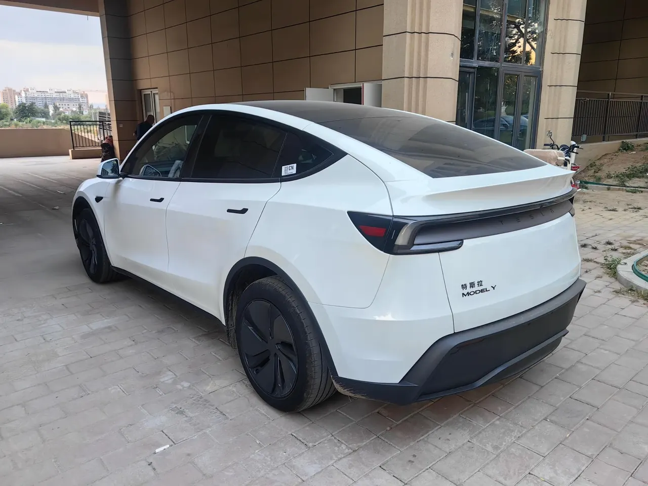 Tesla 2026 Model Y Rear-Wheel-Drive Automatic 4
