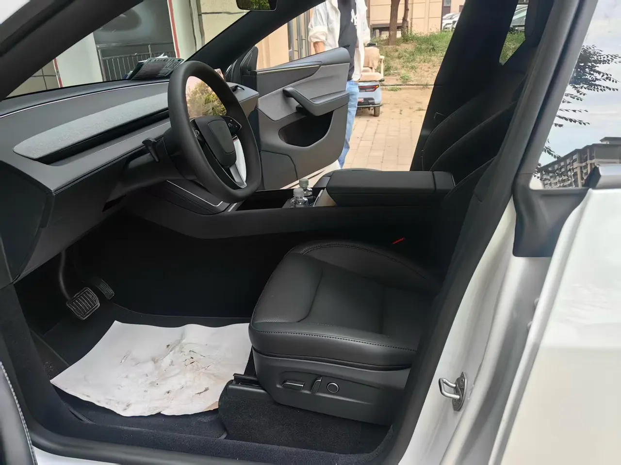 Tesla 2026 Model Y Rear-Wheel-Drive Automatic 5