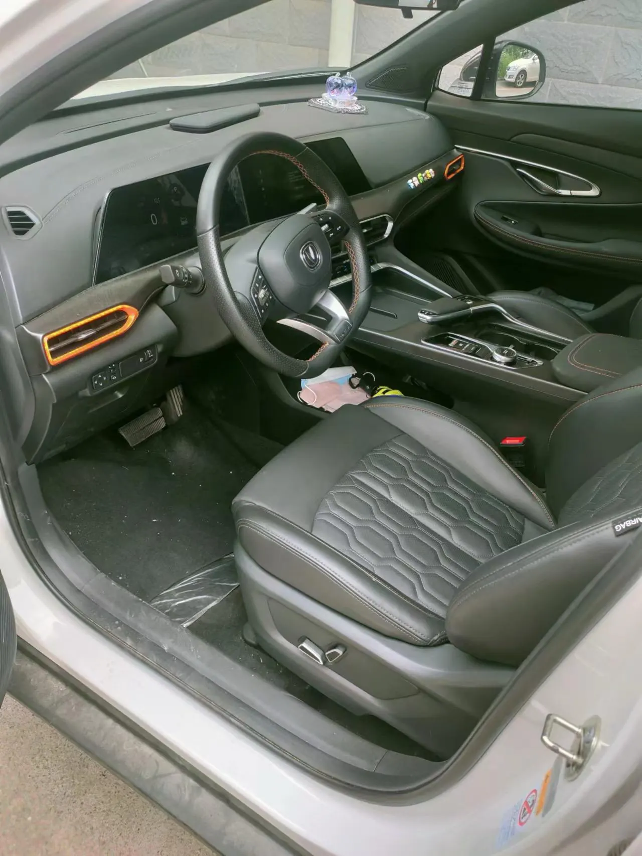 ChangAn 2022 UNI-T 1.5T honorable automatic gear 2
