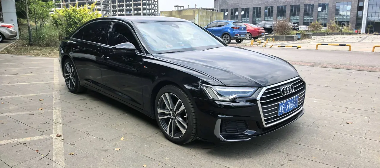 Audi 2022 A6L 2.0TFSI 40TFSI Deluxe Dynamic Automatic 3