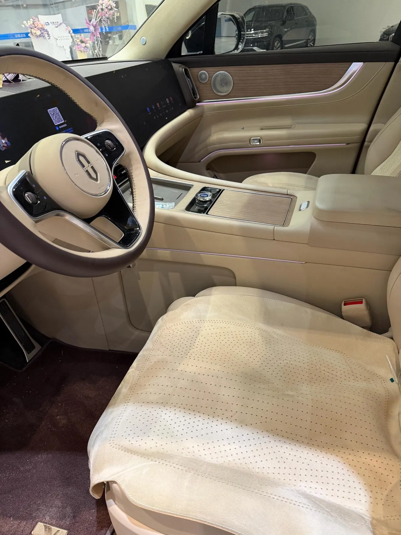 AITO 2025 AITO M9 extended range Ultra version 52kWh6 seat version automatic gear 2