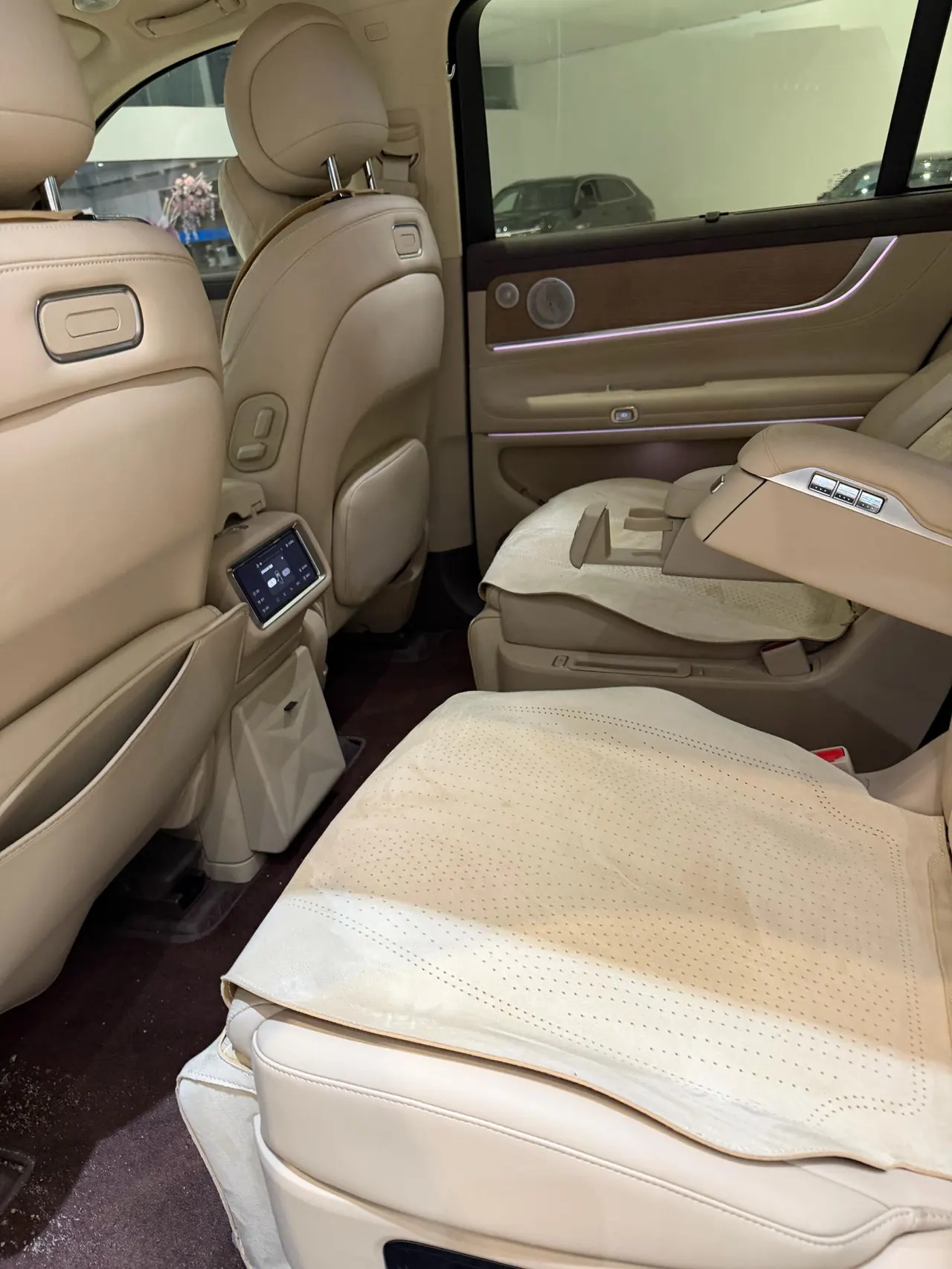 AITO 2025 AITO M9 extended range Ultra version 52kWh6 seat version automatic gear 3
