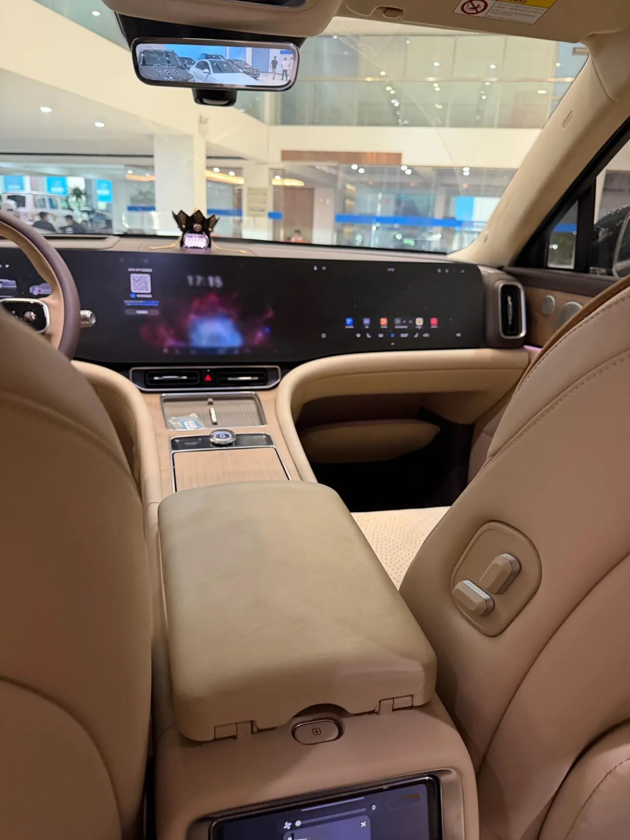 AITO 2025 AITO M9 extended range Ultra version 52kWh6 seat version automatic gear 4