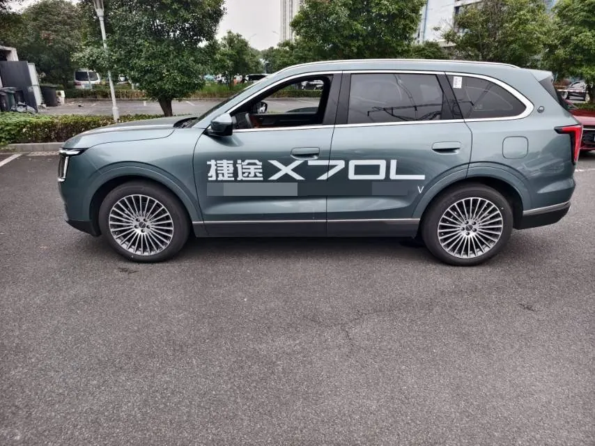 Jetour 2025 X70L 2.0TD flagship 7-seat automatic gear 3