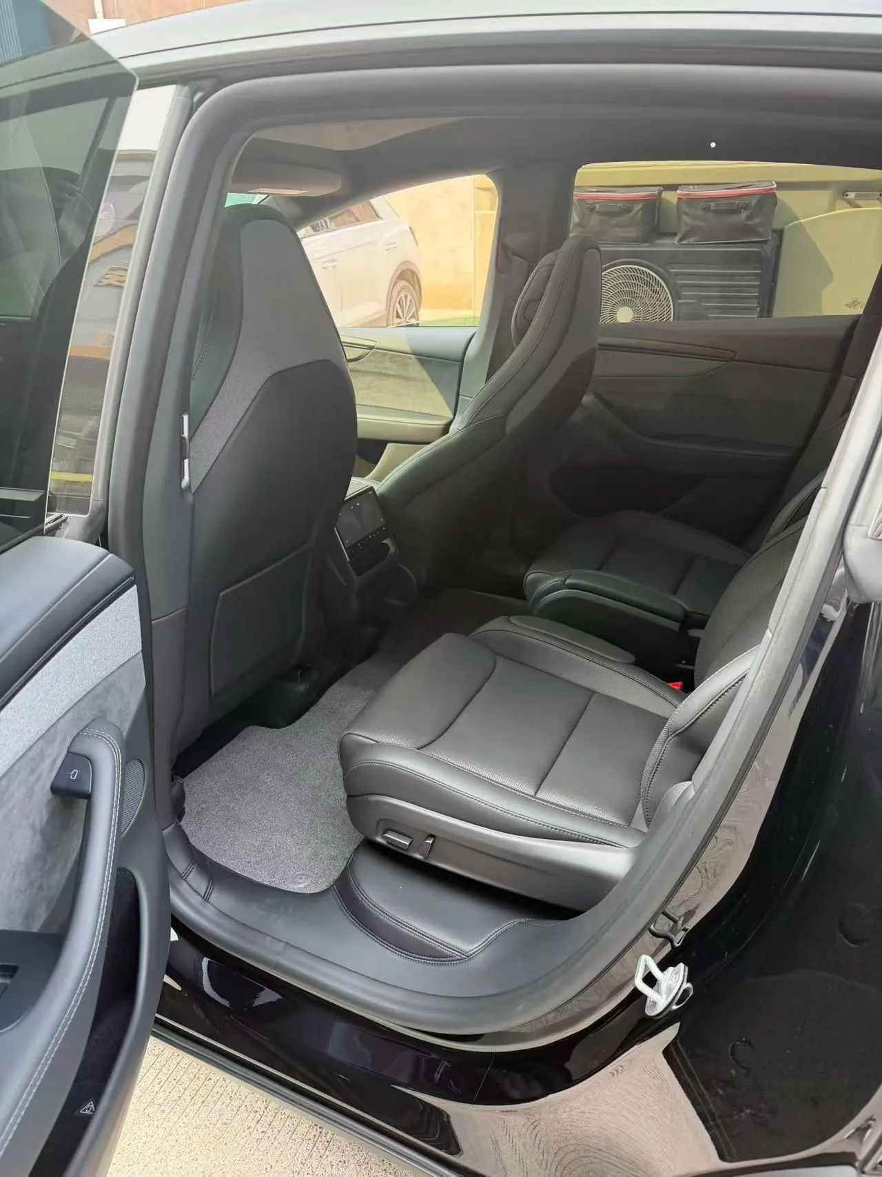 Tesla 2025 Model Y L Long Endurance All-Wheel Drive Automatic Transmission 3