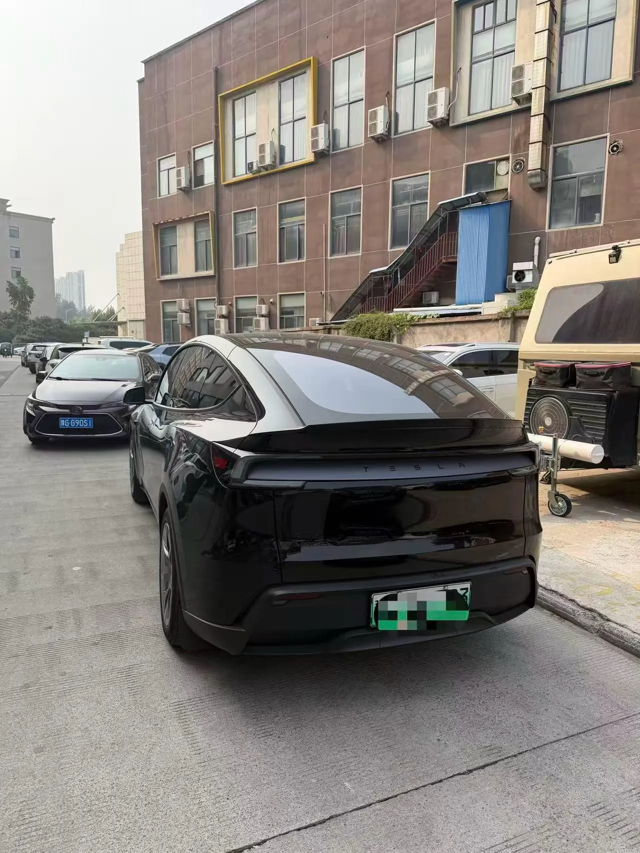 Tesla 2025 Model Y L Long Endurance All-Wheel Drive Automatic Transmission 5