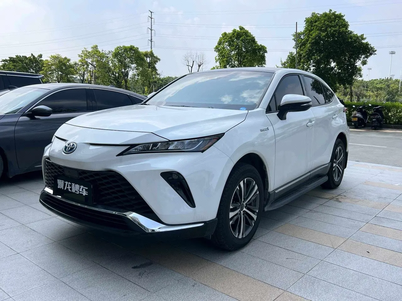 Toyota 2022 Weisa Dual Engine 2.5 Stepless Two-Drive Deluxe Automatic Gear - View 1