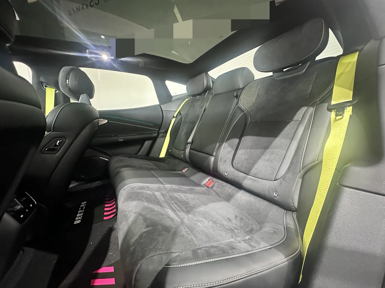 LYNK&amp;CO 2025 LYNK&amp;CO 10 EM-P 1.5T 240 four-wheel drive Ultra sports version automatic gear 3
