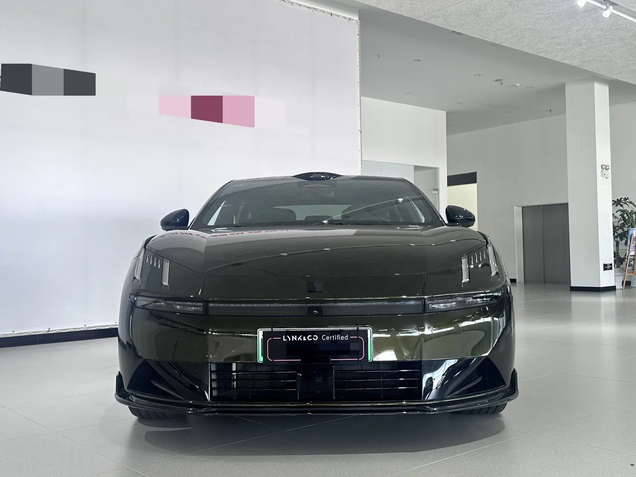 LYNK&amp;CO 2025 LYNK&amp;CO 10 EM-P 1.5T 240 four-wheel drive Ultra sports version automatic gear 4